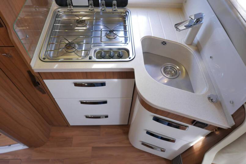 Hymer B 708 PremiumLine Hymer  B 708 PremiumLine 177 Pk AUTOMAAT, Queensbed, levelsysteem 38