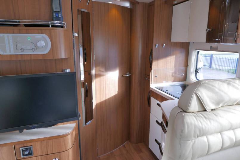 Hymer B 708 PremiumLine Hymer  B 708 PremiumLine 177 Pk AUTOMAAT, Queensbed, levelsysteem 41