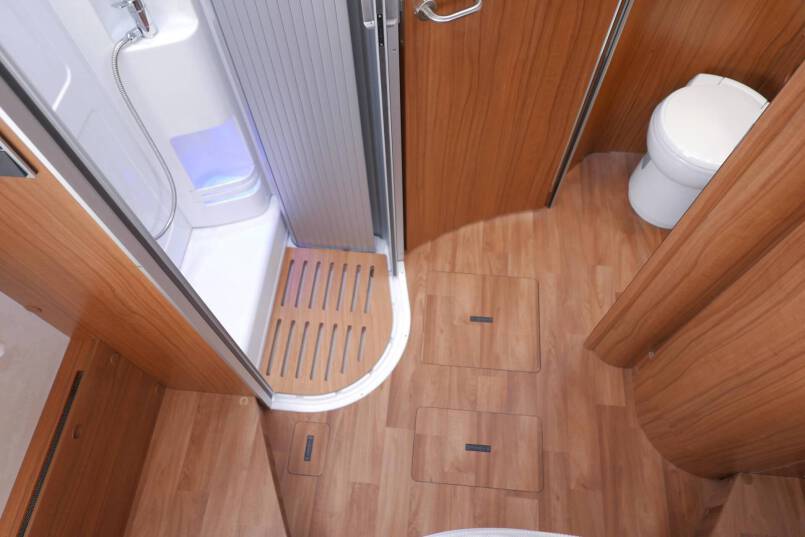 Hymer B 708 PremiumLine Hymer  B 708 PremiumLine 177 Pk AUTOMAAT, Queensbed, levelsysteem 48