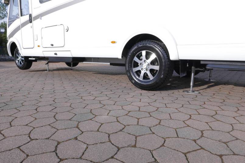 Hymer B 708 PremiumLine Hymer  B 708 PremiumLine 177 Pk AUTOMAAT, Queensbed, levelsysteem 5