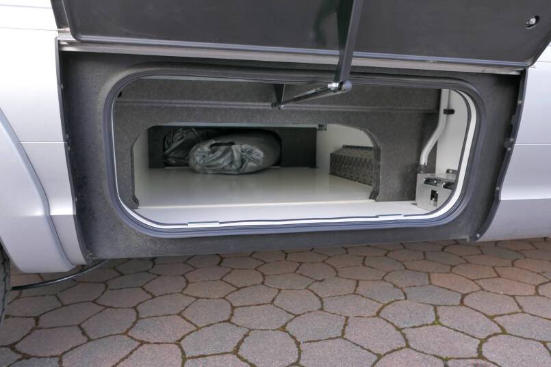 Hymer B-SL 708 SupremeLine Crystal Zilver AUTOMAAT, Queensbed, AL-DE 13