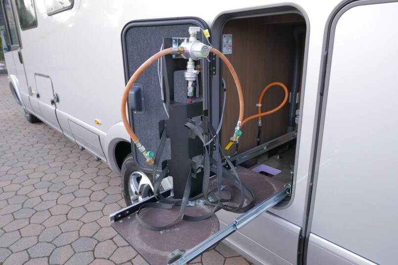 Hymer B-SL 708 SupremeLine Crystal Zilver AUTOMAAT, Queensbed, AL-DE 15