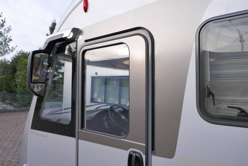 Hymer B-SL 708 SupremeLine Crystal Zilver AUTOMAAT, Queensbed, AL-DE 18