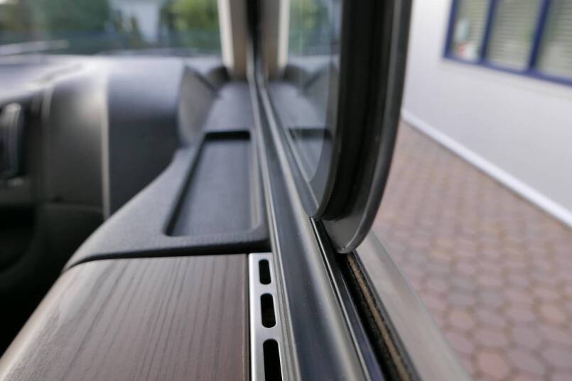 Hymer B-SL 708 SupremeLine Crystal Zilver AUTOMAAT, Queensbed, AL-DE 23