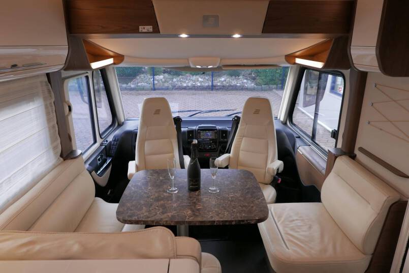 Hymer B-SL 708 SupremeLine Crystal Zilver AUTOMAAT, Queensbed, AL-DE 25