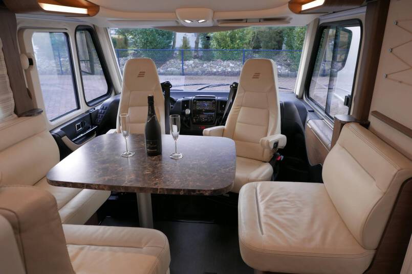 Hymer B-SL 708 SupremeLine Crystal Zilver AUTOMAAT, Queensbed, AL-DE 26