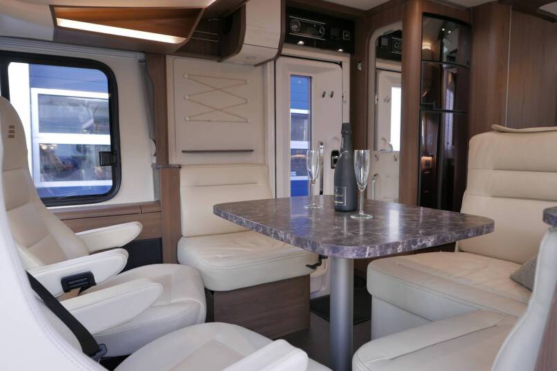 Hymer B-SL 708 SupremeLine Crystal Zilver AUTOMAAT, Queensbed, AL-DE 29