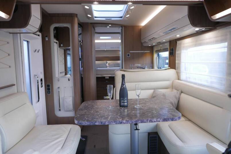 Hymer B-SL 708 SupremeLine Crystal Zilver AUTOMAAT, Queensbed, AL-DE 30