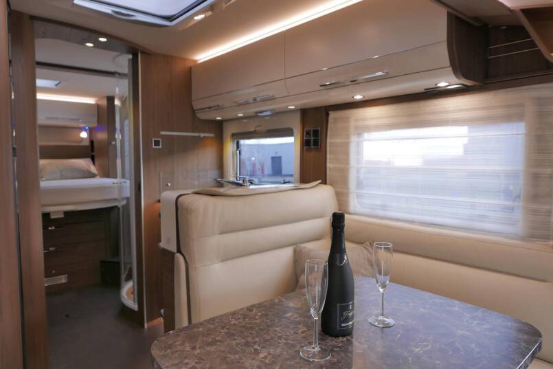 Hymer B-SL 708 SupremeLine Crystal Zilver AUTOMAAT, Queensbed, AL-DE 31