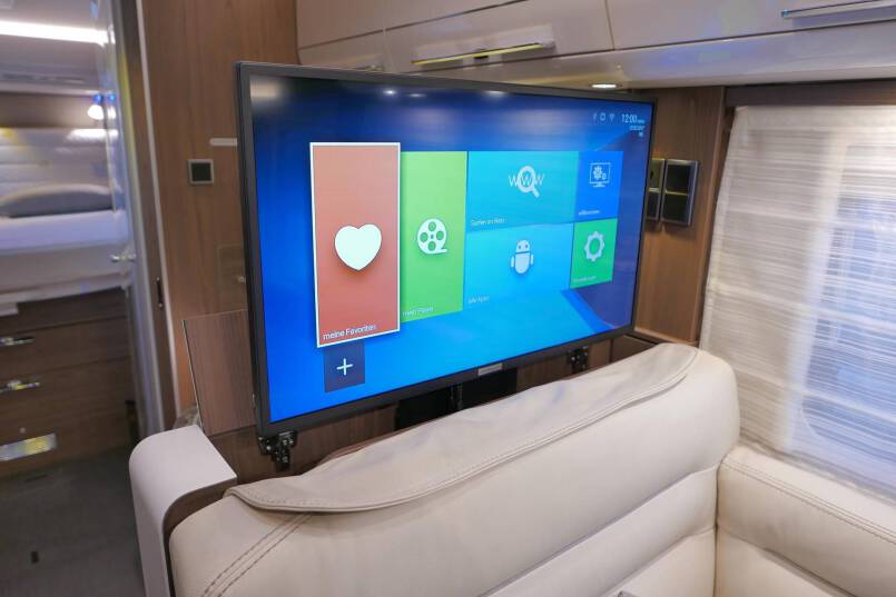 Hymer B-SL 708 SupremeLine Crystal Zilver AUTOMAAT, Queensbed, AL-DE 32