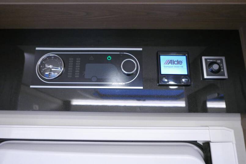 Hymer B-SL 708 SupremeLine Crystal Zilver AUTOMAAT, Queensbed, AL-DE 34