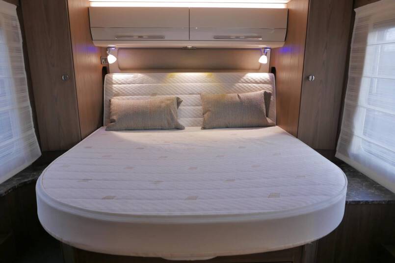 Hymer B-SL 708 SupremeLine Crystal Zilver AUTOMAAT, Queensbed, AL-DE 40
