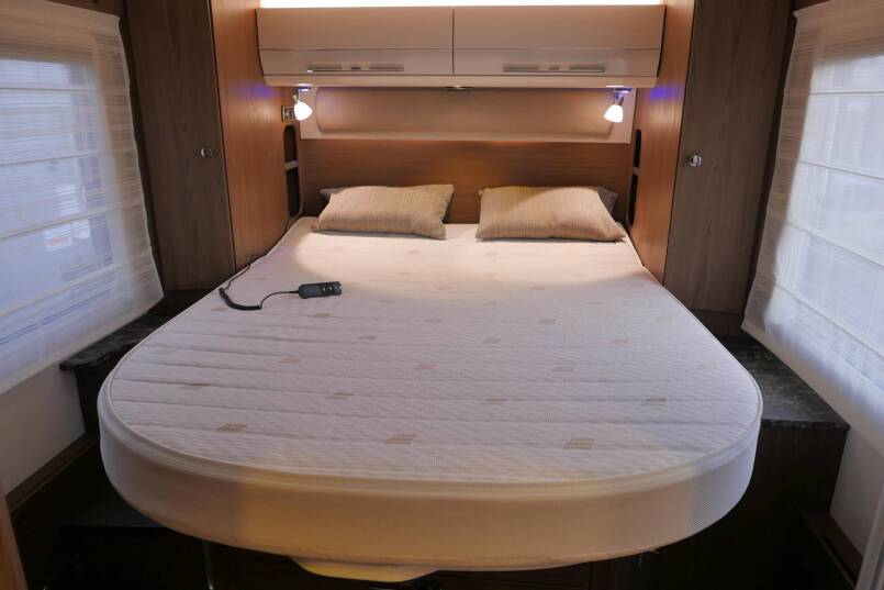 Hymer B-SL 708 SupremeLine Crystal Zilver AUTOMAAT, Queensbed, AL-DE 41