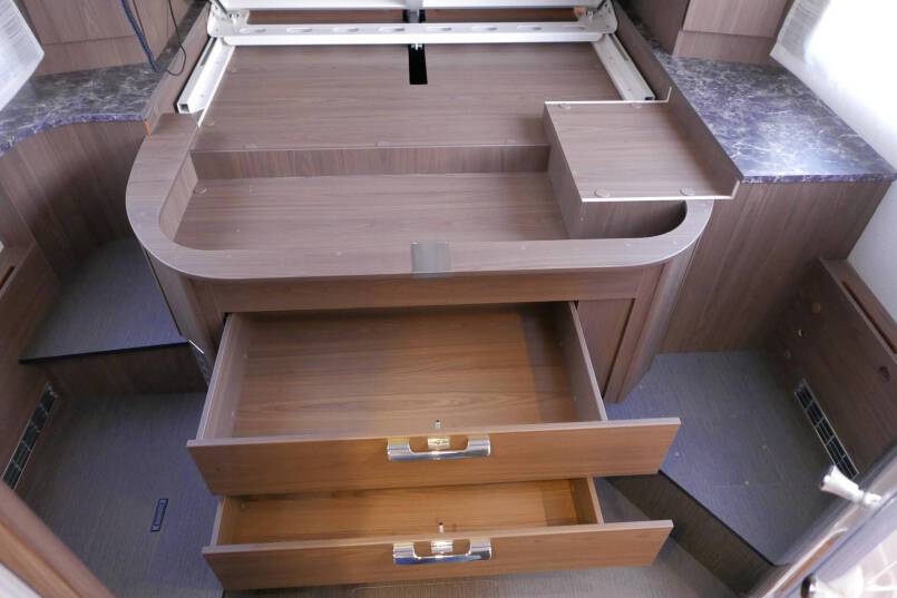 Hymer B-SL 708 SupremeLine Crystal Zilver AUTOMAAT, Queensbed, AL-DE 42