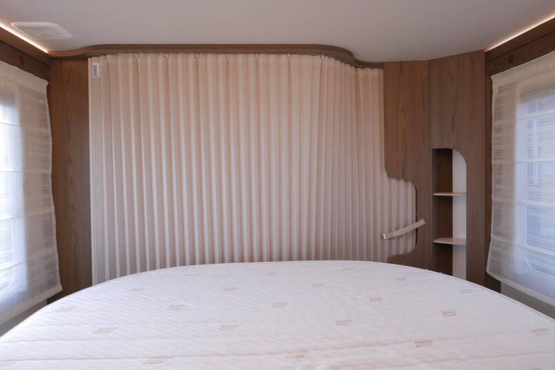Hymer B-SL 708 SupremeLine Crystal Zilver AUTOMAAT, Queensbed, AL-DE 44