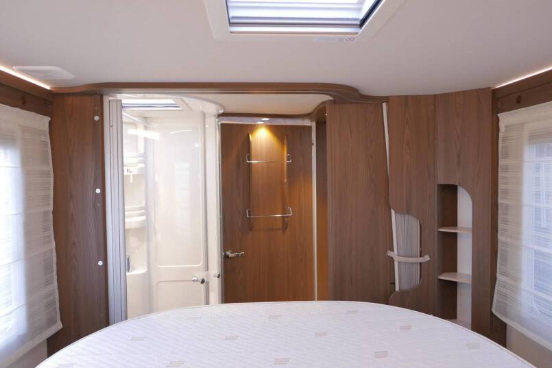 Hymer B-SL 708 SupremeLine Crystal Zilver AUTOMAAT, Queensbed, AL-DE 45