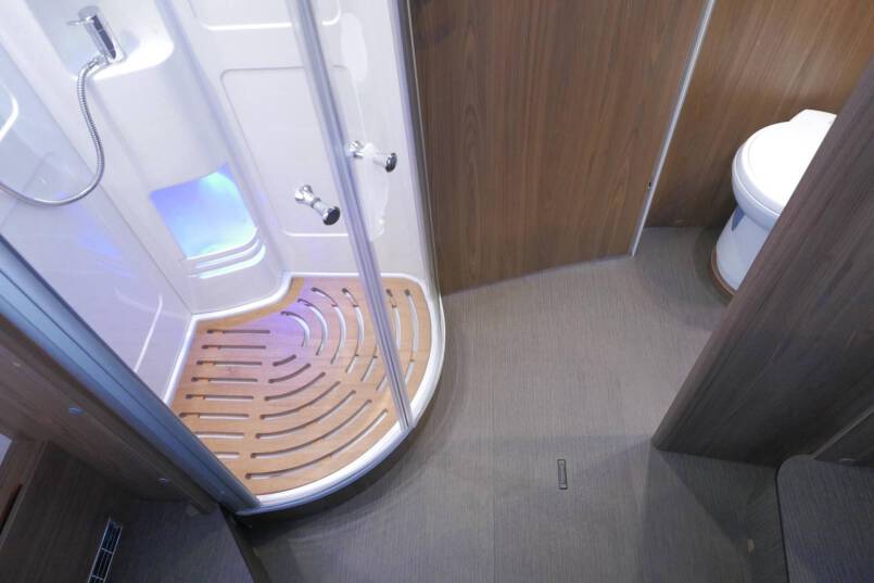 Hymer B-SL 708 SupremeLine Crystal Zilver AUTOMAAT, Queensbed, AL-DE 46