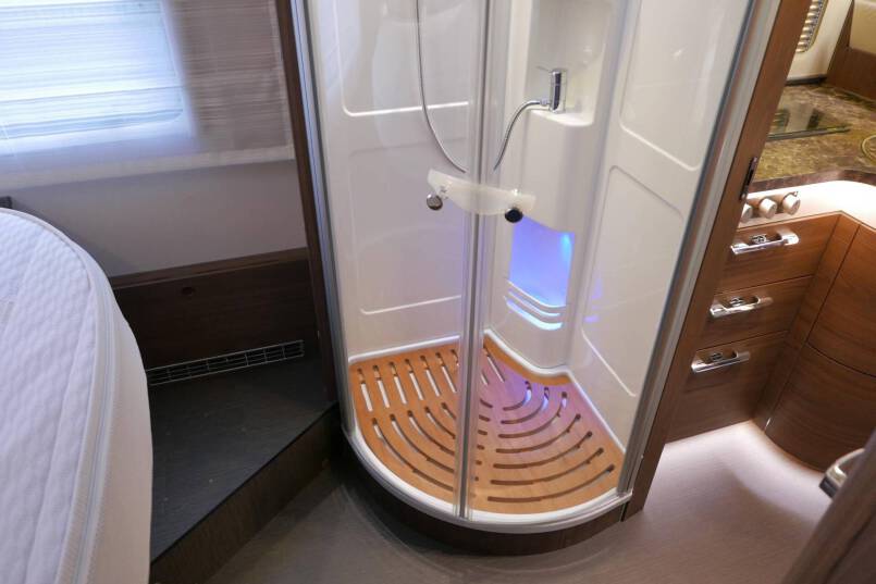 Hymer B-SL 708 SupremeLine Crystal Zilver AUTOMAAT, Queensbed, AL-DE 47