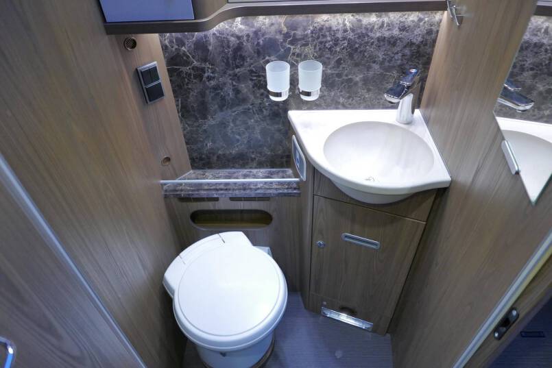 Hymer B-SL 708 SupremeLine Crystal Zilver AUTOMAAT, Queensbed, AL-DE 48