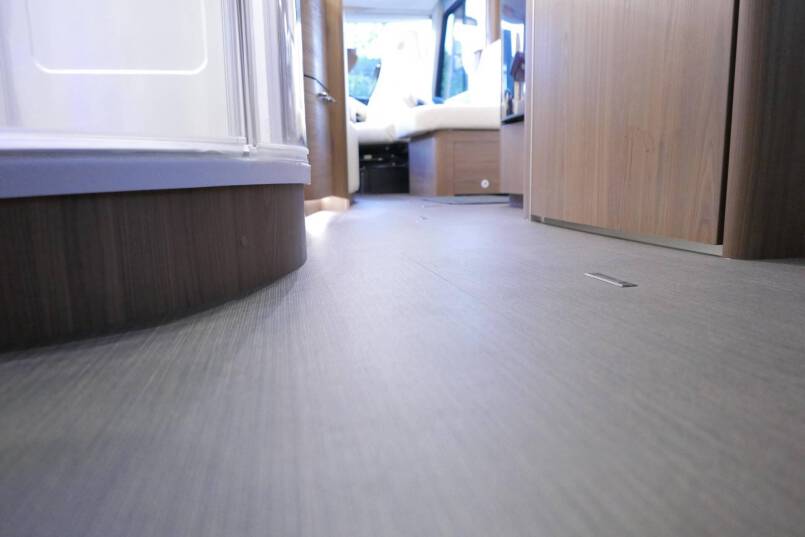 Hymer B-SL 708 SupremeLine Crystal Zilver AUTOMAAT, Queensbed, AL-DE 49