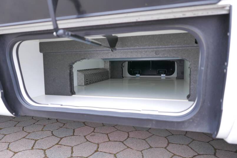 Hymer B-SL 704 SupremeLine Hymer  B-SL 704 SupremeLine  180 pk AUTOMAAT, levelsysteem, enkele bedden 14