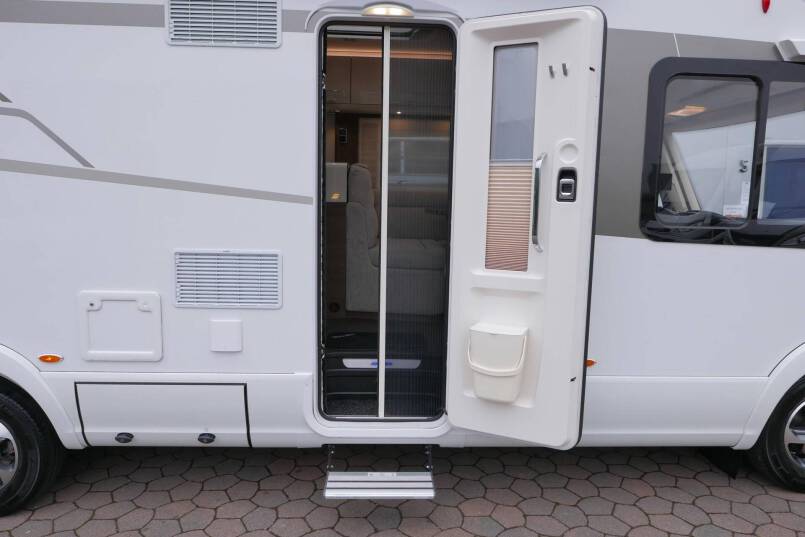 Hymer B-SL 704 SupremeLine Hymer  B-SL 704 SupremeLine  180 pk AUTOMAAT, levelsysteem, enkele bedden 18