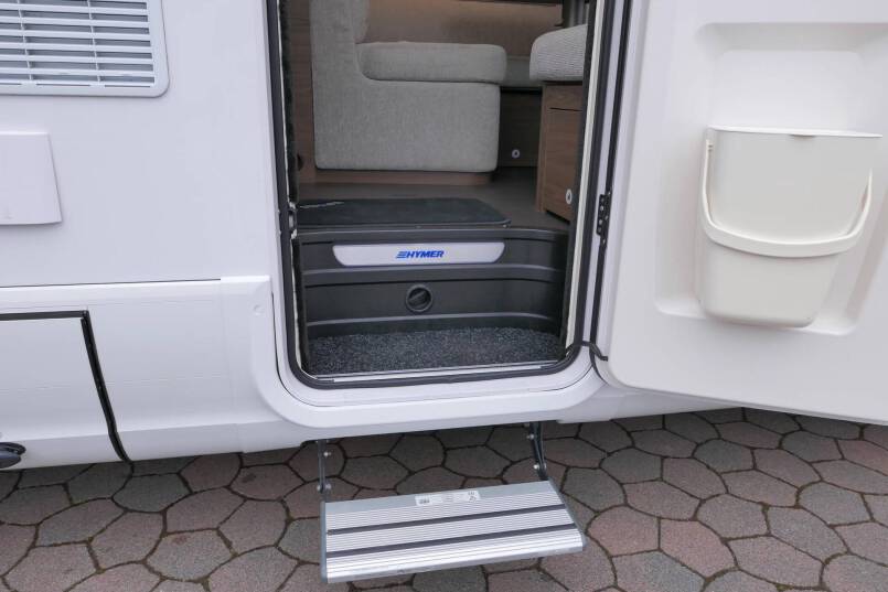 Hymer B-SL 704 SupremeLine Hymer  B-SL 704 SupremeLine  180 pk AUTOMAAT, levelsysteem, enkele bedden 19