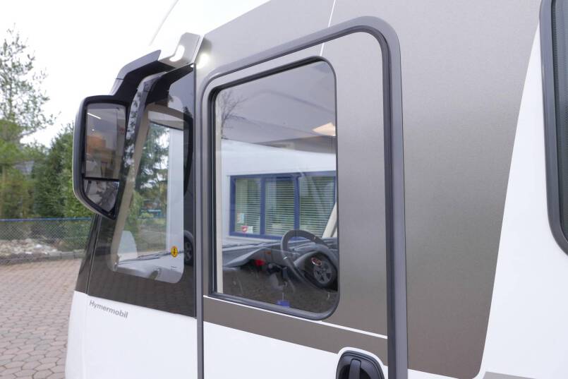 Hymer B-SL 704 SupremeLine Hymer  B-SL 704 SupremeLine  180 pk AUTOMAAT, levelsysteem, enkele bedden 20