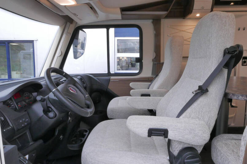 Hymer B-SL 704 SupremeLine Hymer  B-SL 704 SupremeLine  180 pk AUTOMAAT, levelsysteem, enkele bedden 22
