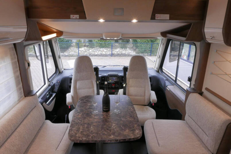 Hymer B-SL 704 SupremeLine Hymer  B-SL 704 SupremeLine  180 pk AUTOMAAT, levelsysteem, enkele bedden 25