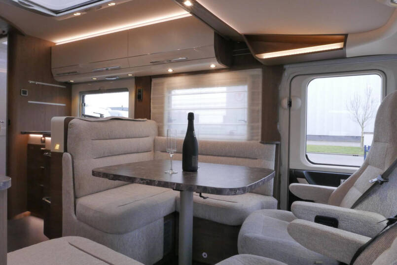 Hymer B-SL 704 SupremeLine Hymer  B-SL 704 SupremeLine  180 pk AUTOMAAT, levelsysteem, enkele bedden 28