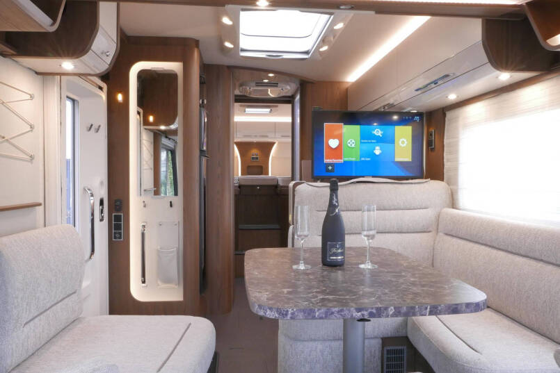 Hymer B-SL 704 SupremeLine Hymer  B-SL 704 SupremeLine  180 pk AUTOMAAT, levelsysteem, enkele bedden 30