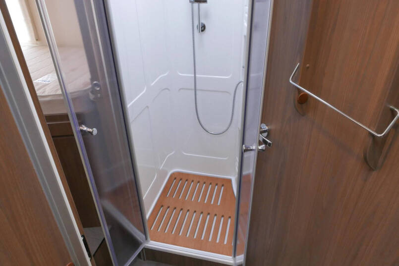 Hymer B-SL 704 SupremeLine Hymer  B-SL 704 SupremeLine  180 pk AUTOMAAT, levelsysteem, enkele bedden 47