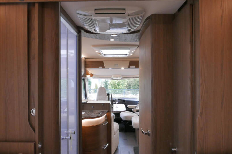 Hymer B-SL 704 SupremeLine Hymer  B-SL 704 SupremeLine  180 pk AUTOMAAT, levelsysteem, enkele bedden 48