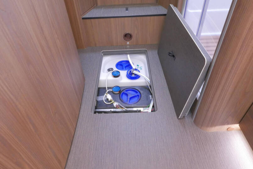 Hymer B-SL 704 SupremeLine Hymer  B-SL 704 SupremeLine  180 pk AUTOMAAT, levelsysteem, enkele bedden 49