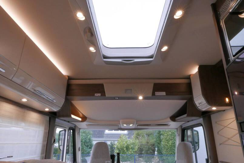 Hymer B-SL 704 SupremeLine Hymer  B-SL 704 SupremeLine  180 pk AUTOMAAT, levelsysteem, enkele bedden 53