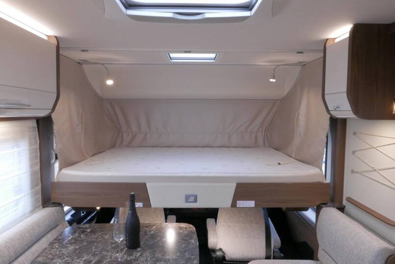 Hymer B-SL 704 SupremeLine Hymer  B-SL 704 SupremeLine  180 pk AUTOMAAT, levelsysteem, enkele bedden 54