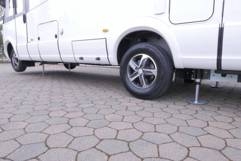 Hymer B-SL 704 SupremeLine Hymer  B-SL 704 SupremeLine  180 pk AUTOMAAT, levelsysteem, enkele bedden 5