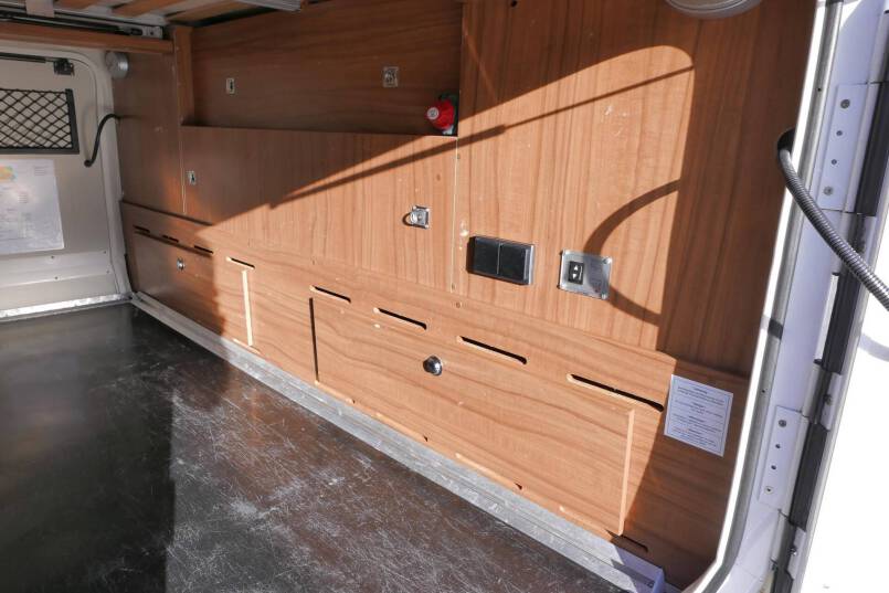 Hymer B 598 PremiumLine Hymer  B 598 PremiumLine  180 pk AUTOMAAT, bovenkastjes, Queensbed, levelsysteem 11