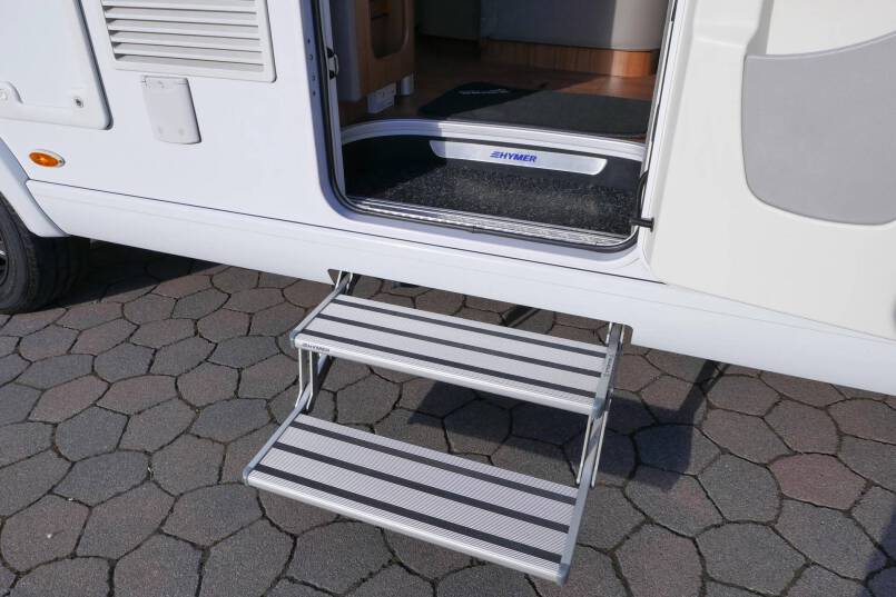 Hymer B 598 PremiumLine Hymer  B 598 PremiumLine  180 pk AUTOMAAT, bovenkastjes, Queensbed, levelsysteem 19