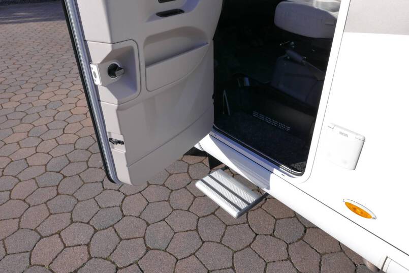 Hymer B 598 PremiumLine Hymer  B 598 PremiumLine  180 pk AUTOMAAT, bovenkastjes, Queensbed, levelsysteem 22