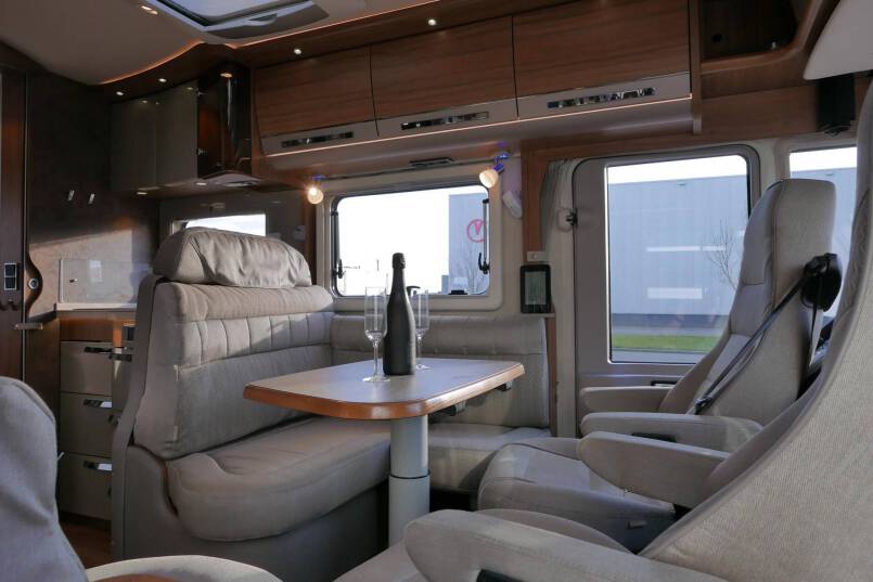 Hymer B 598 PremiumLine Hymer  B 598 PremiumLine  180 pk AUTOMAAT, bovenkastjes, Queensbed, levelsysteem 29