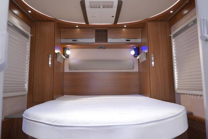 Hymer B 598 PremiumLine Hymer  B 598 PremiumLine  180 pk AUTOMAAT, bovenkastjes, Queensbed, levelsysteem 42