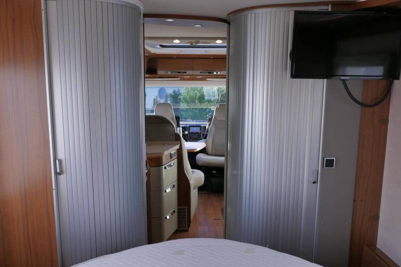 Hymer B 598 PremiumLine Hymer  B 598 PremiumLine  180 pk AUTOMAAT, bovenkastjes, Queensbed, levelsysteem 49