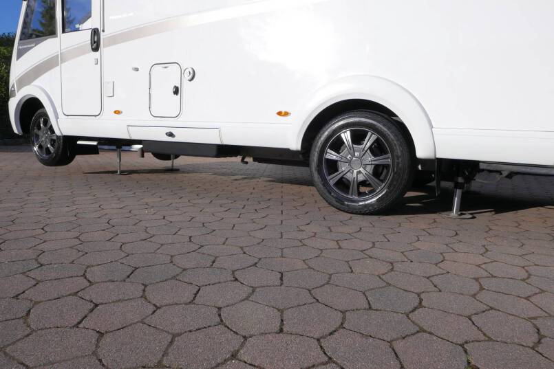 Hymer B 598 PremiumLine Hymer  B 598 PremiumLine  180 pk AUTOMAAT, bovenkastjes, Queensbed, levelsysteem 5