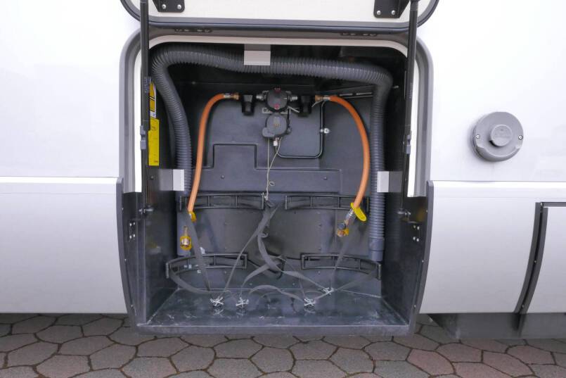 Hymer BMC-I 680 Crystal Zilver Hymer  BMC-I 680 Crystal Zilver 9G AUTOMAAT 177PK, 5 zitplaatsen, Mercedes Benz 13