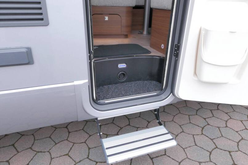Hymer BMC-I 680 Crystal Zilver Hymer  BMC-I 680 Crystal Zilver 9G AUTOMAAT 177PK, 5 zitplaatsen, Mercedes Benz 15