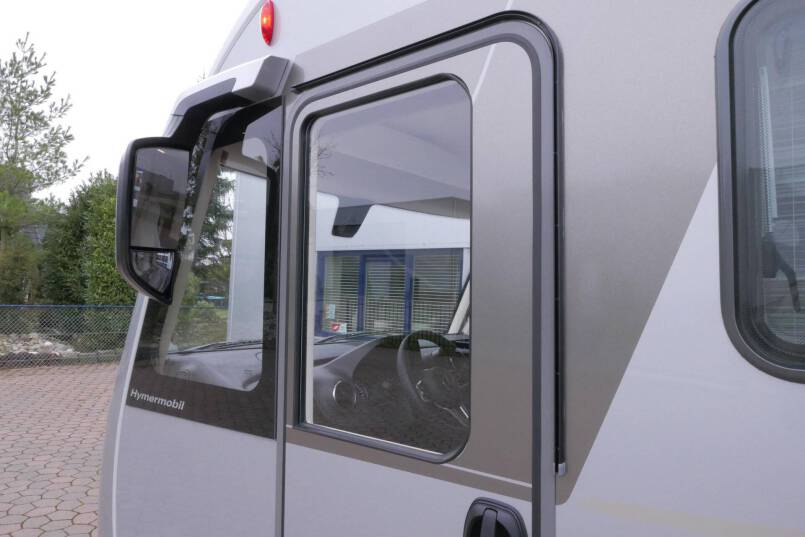 Hymer BMC-I 680 Crystal Zilver Hymer  BMC-I 680 Crystal Zilver 9G AUTOMAAT 177PK, 5 zitplaatsen, Mercedes Benz 16