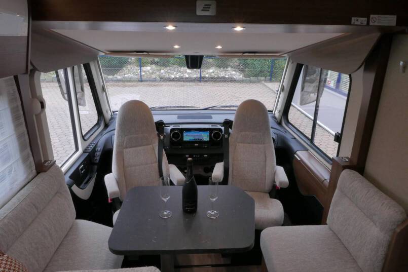 Hymer BMC-I 680 Crystal Zilver Hymer  BMC-I 680 Crystal Zilver 9G AUTOMAAT 177PK, 5 zitplaatsen, Mercedes Benz 21