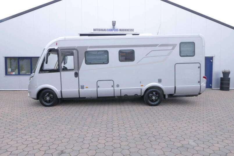 Hymer BMC-I 680 Crystal Zilver Hymer  BMC-I 680 Crystal Zilver 9G AUTOMAAT 177PK, 5 zitplaatsen, Mercedes Benz 2